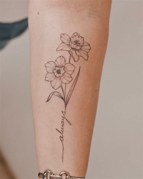 31 Beautiful Daffodil Tattoo Ideas for Men & Women in 2024