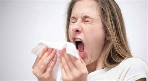 Sneezing or sneezing fit causes & how to stop sneezing