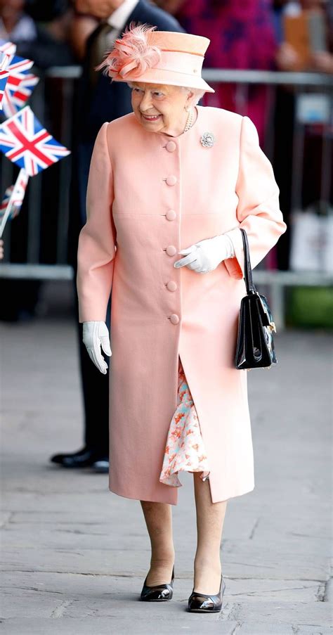 A Detailed Look Through Queen Elizabeth II’s Wardrobe Evolution | Royal ...