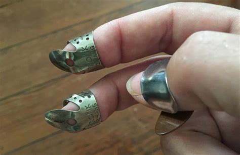 How to Wear Banjo Picks: A Beginner's Guide – Banjo Studio