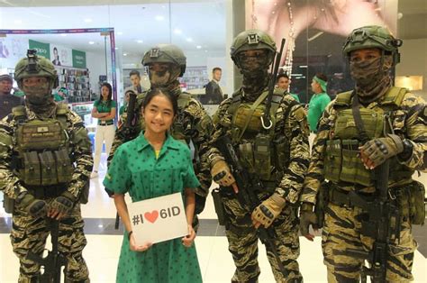 Philippine Army Special Forces Regiment during a mall expo [1080x717 ...