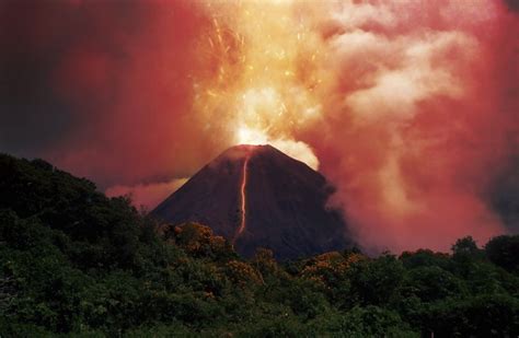 Épinglé sur Mount Kilimanjaro Eruption Hawaii