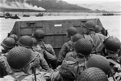 D-Day, 6 June 1944: Photos of Allied troops storming Normandy and ...