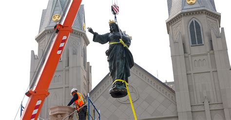 Christ the King Statue Installed at New Chapel - Christendom College