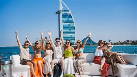 Dubai Marina: Yacht Tour with Breakfast or BBQ | GetYourGuide