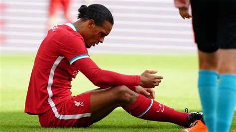 Jurgen Klopp plays down fears after Virgil van Dijk injury - Eurosport