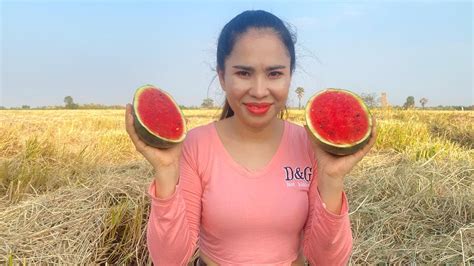 asmr eating a watermelon | Real Sound Eating - YouTube