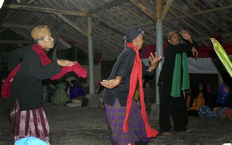 Tarawangsa: Sacred Strings in the Hills of Sumedang — aural archipelago