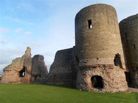 Rhuddlan Castle (Rhuddlan) - Visitor Information & Reviews