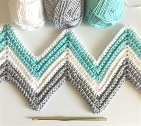 Daisy Farm Crafts: Single Crochet Chevron Blanket in Mint, Gray, and White