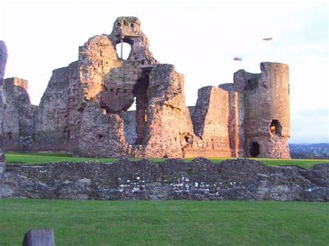 Rhuddlan Castle © David and Rachel Landin :: Geograph Britain and Ireland