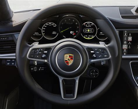 Next Porsche 911 to come with digital dash