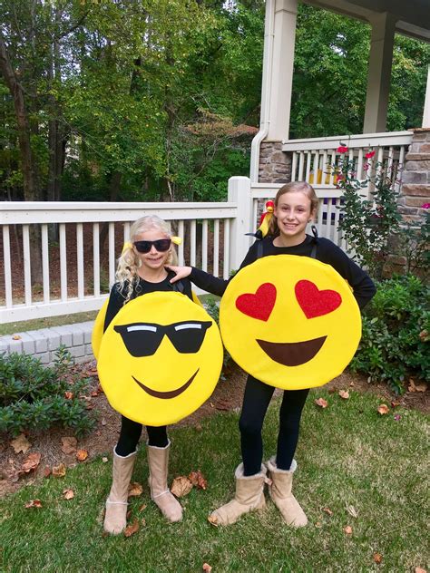 Magnolia Mamas : DIY Emoji Costume