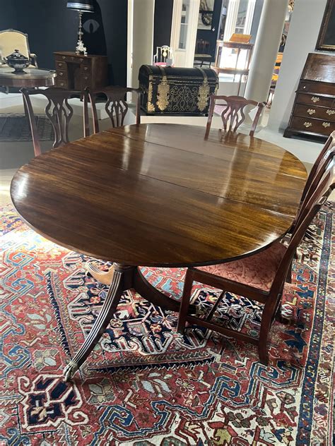 Round Mahogany Dining Table – Maus Park Antiques