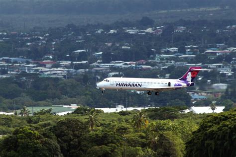 Should I fly into Kona Airport or Hilo Airport? - Hotel Volcano Inn