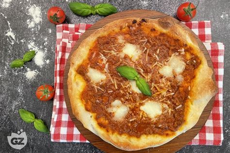 Bolognese Pizza - Italian recipes by GialloZafferano