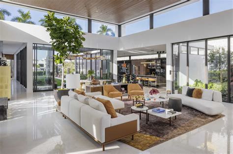 Clerestory Windows Invite The Light Into This Modern Home In Miami ...