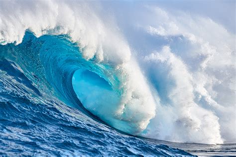 Hawaii Wave Photography | Fine Art Water & Big Wave Pictures