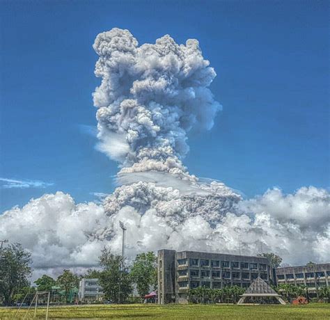 Huge eruption at Mayon Volcano, Philippines, ejects ash 12.5 km (41 000 ...