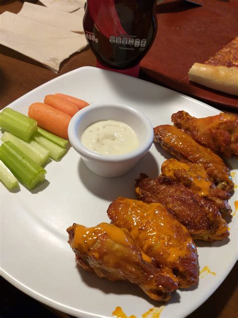 Pizza Hut Wings Nutrition: How Healthy Are Your Favorite Wing Flavors ...