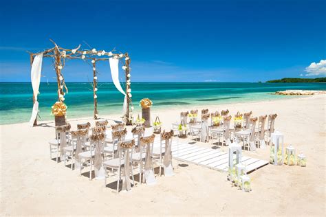 Beach Weddings: Inspiration, Venues & Expert Tips | SANDALS