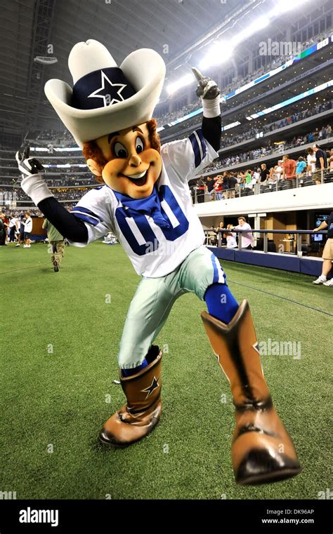 Dallas cowboys mascot rowdy hi-res stock photography and images - Alamy