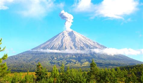 Pn Tay's Blog: Gunung Merapi Adventure.