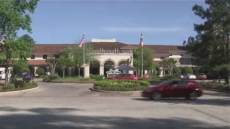 2 residents at senior living center die of COVID-19 | FOX 26 Houston