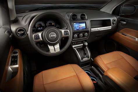 5 Top Interior Features of the Jeep Compass | Kendall Dodge Chrysler ...