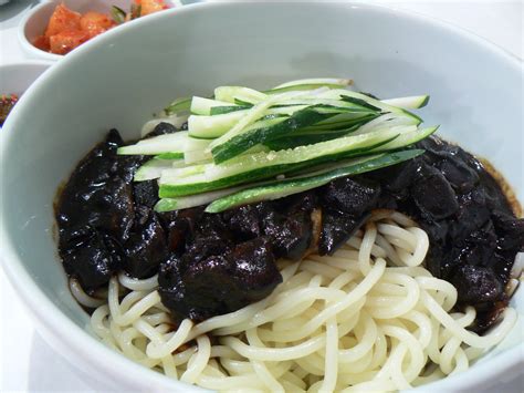 File:Jajangmyeon by stu spivack.jpg - Wikipedia