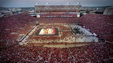 US college volleyball match breaks women's attendance world record ...