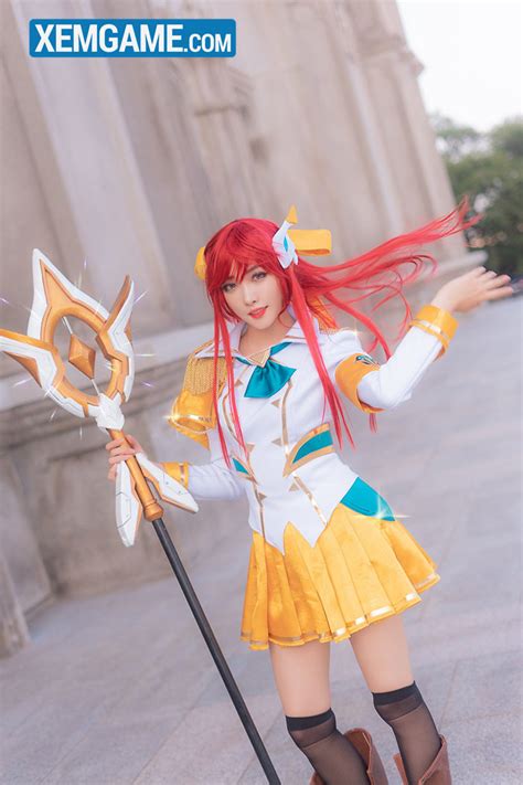 LMHT: Ngẩn ngơ trước vẻ thanh khiết của cosplay Lux Học Viện Anh Hùng