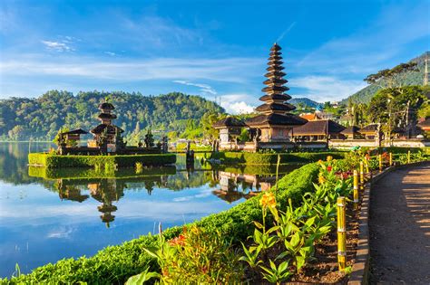 Ulun Danu Beratan Temple in Bali - Bali's Iconic Lake Temple - Go Guides