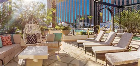 Las Vegas Pool Cabanas and Daybeds | Private Cabanas