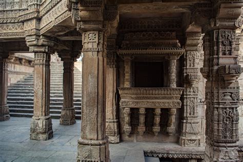 Adalaj Stepwell (Adalaj ni vav) Travel Guide