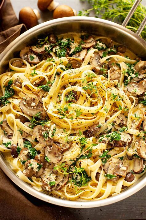 Creamy, Cheesy Mushroom Spinach Pasta | Foodtasia