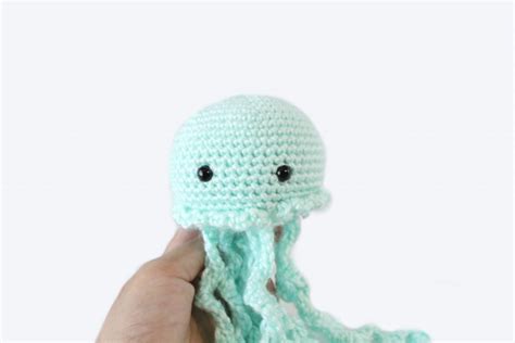 Jenni the Jellyfish: Free Crochet Jellyfish Pattern