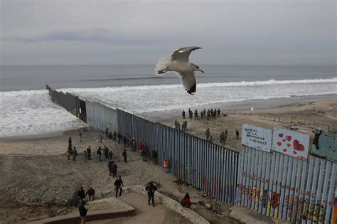 A look at the state of the wall on the US-Mexico border - NEWS 1130