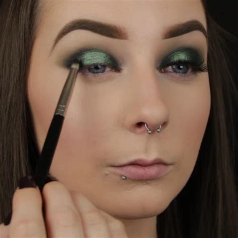 Best Tips and Ideas for Trendy Green Eyeshadow Looks - BelleTag