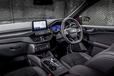 Ford Kuga Plug-In Hybrid interior & comfort | DrivingElectric