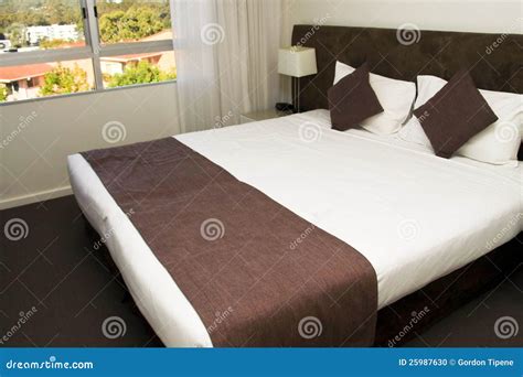 Large King Size Luxury Hotel Bed Stock Photo - Image of room, white ...