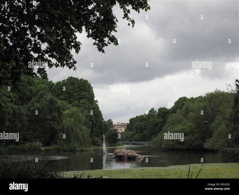 St James Park in London Stock Photo - Alamy