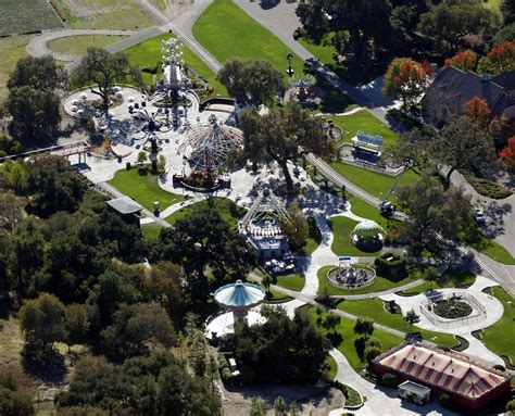 Billionaire Ron Burkle Buys Michael Jackson’s Infamous Neverland Ranch ...