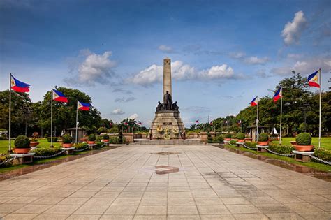 Take a Stroll at the Rizal Park (Luneta Park) in Manila | Philippine ...