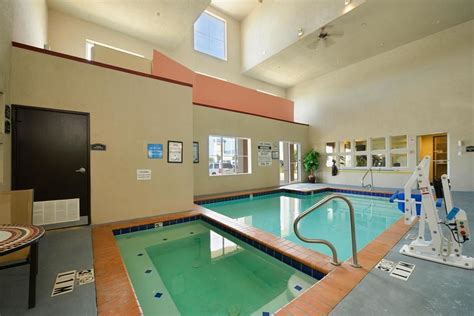 indoor-pool-and-hot-tub-at-best-western-rockwall-tx