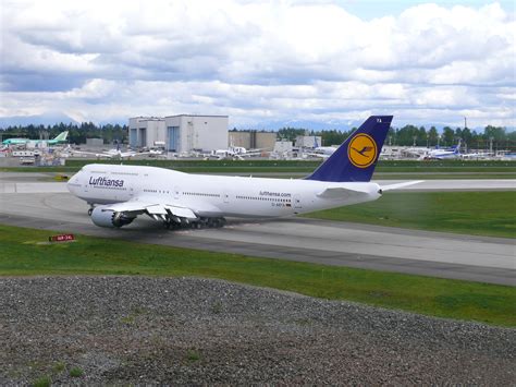 160 Photos of Lufthansa's First Boeing 747-8 Intercontinental ...