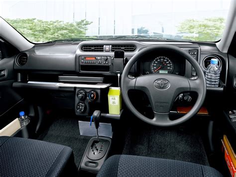 2014 Toyota Probox and Succeed – Updated practicality