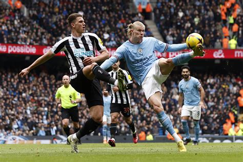 Man City beat Newcastle 2-0 to maintain pressure on Arsenal | Reuters