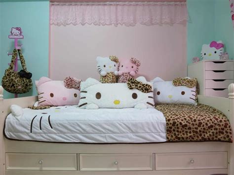 25 Adorable Hello Kitty Bedroom Decoration Ideas for Girls