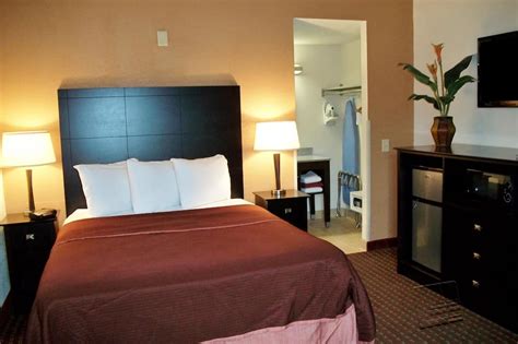 10 Best Hotels With Airport Shuttle Near Detroit, Michigan - Updated ...